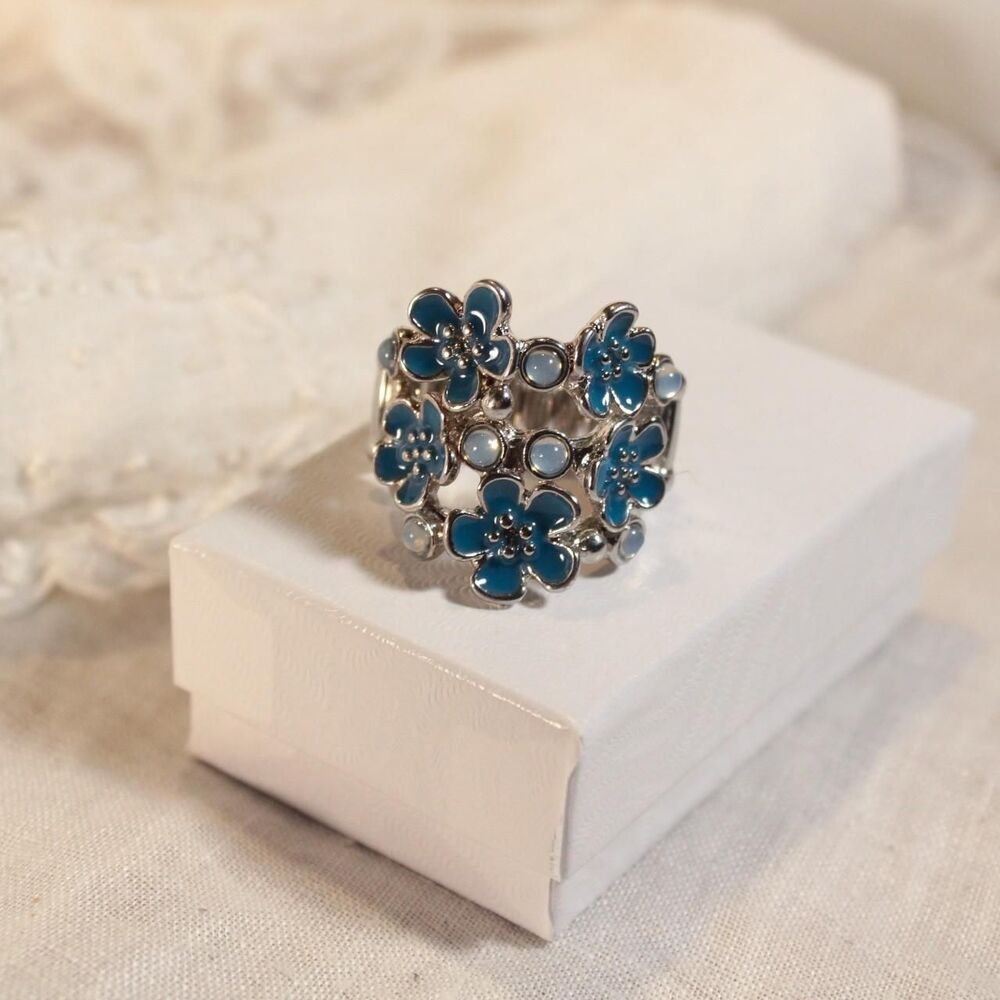Paparazzi "Blooming Banquet" Y2K Blue Floral Enamel Stretchy Ring
